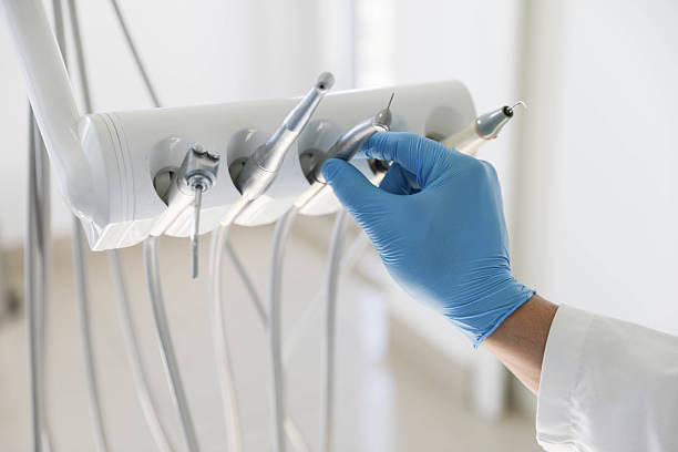Professional Emergency Dentist technician working in Paris, MO